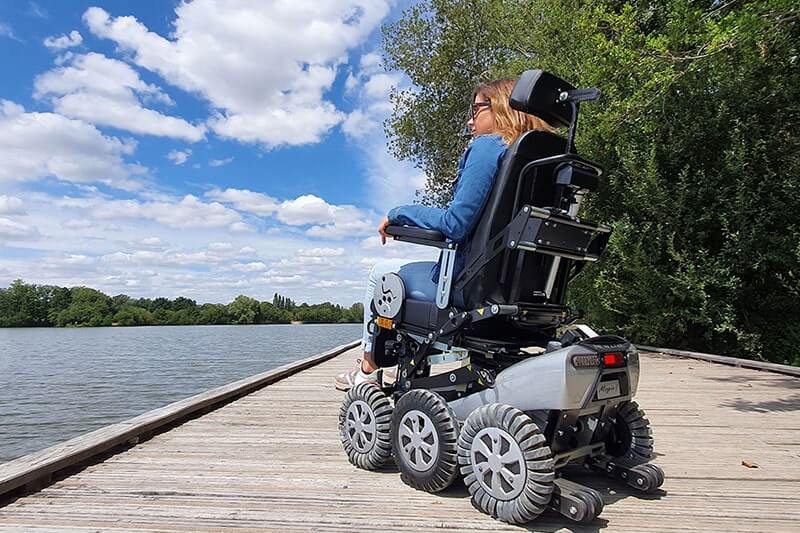 mini newlive fauteuil roulant électrique extérieur 6 roues magix2